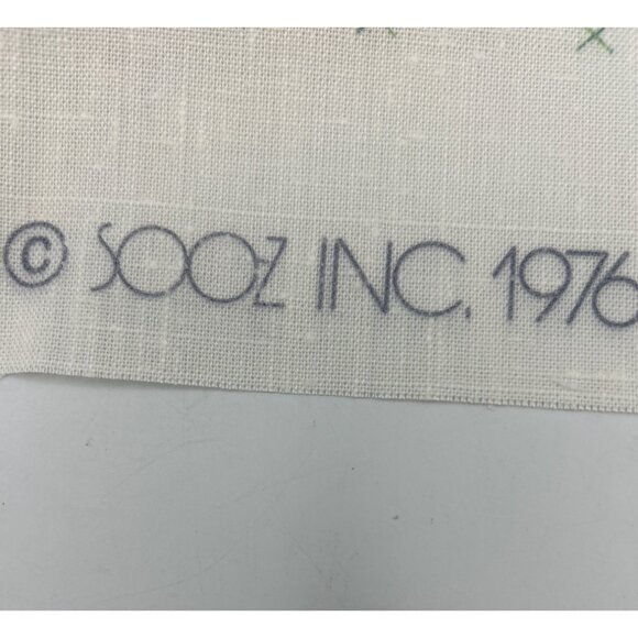 Vintage 1976 Sooz Inc. Cross Stitch "A Pinch Of Salt" Kitchen Decor Started Vtg - Picture 8 of 8
